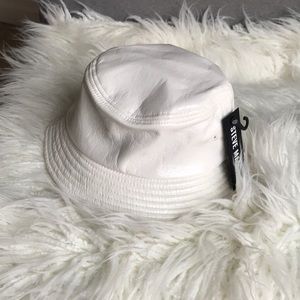 Steve Madden white bucket hat